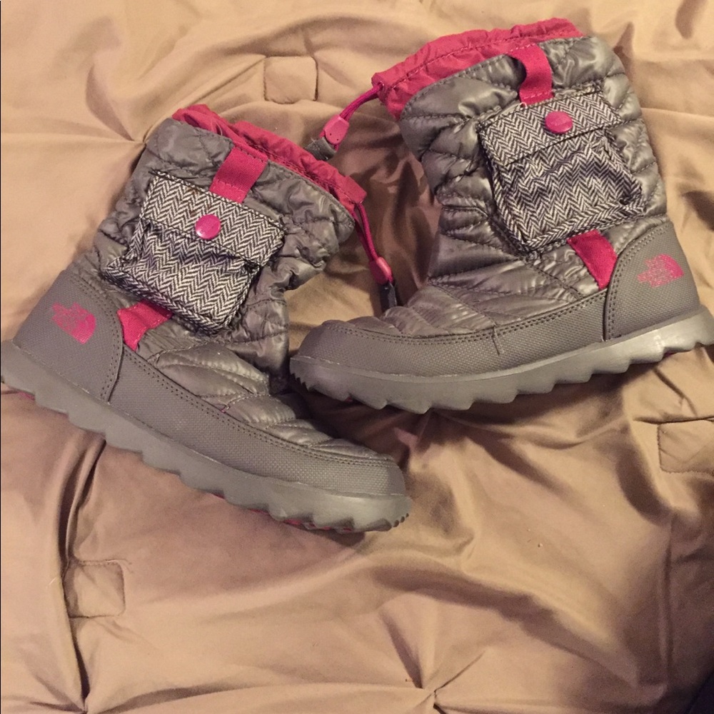 Woman’s north face boots